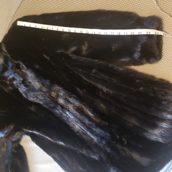 Embry's small long black mink coat - Picture 14 of 15